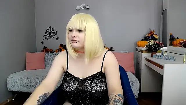 Estheri online show from November 3, 7:20 am