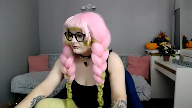 Estheri online show from November 25, 7:19 am