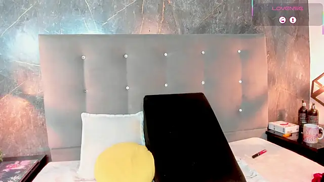 SexxyPamela online show from March 14, 8:09 am