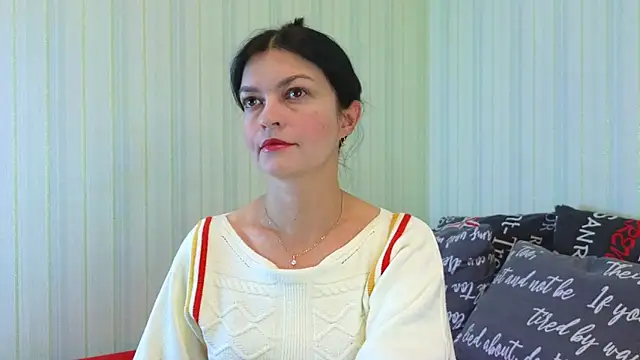 Snapshot of _Lily_ chatting on December 10, 9:01 am  Lily  online show from December 10, 9:01 am