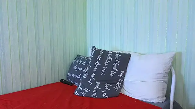 Snapshot of _Lily_ chatting on December 25, 11:22 am  Lily  online show from December 25, 11:22 am