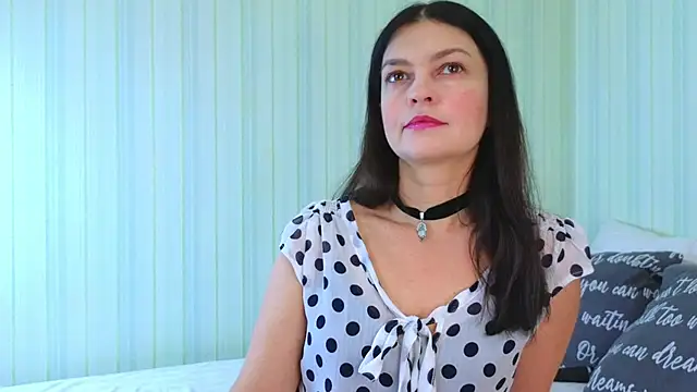 Snapshot of _Lily_ chatting on January 9, 9:59 am  Lily  online show from January 9, 9:59 am