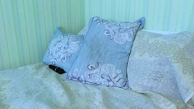 Snapshot of _Lily_ chatting on March 3, 7:32 am  Lily  online show from March 3, 7:32 am