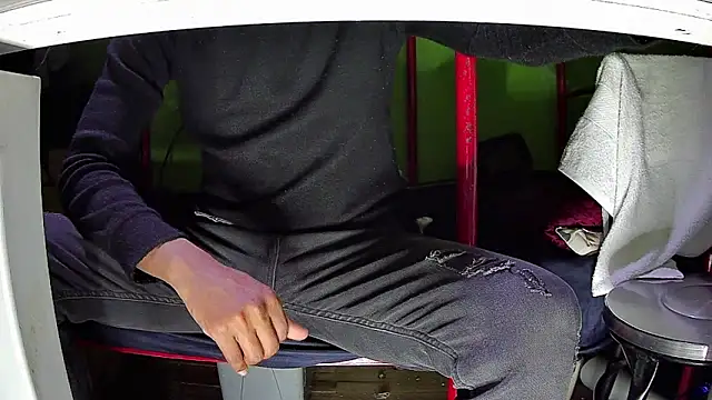 Snapshot of Walltaz chatting on October 29, 4:48 am Walltaz online show from October 29, 4:48 am