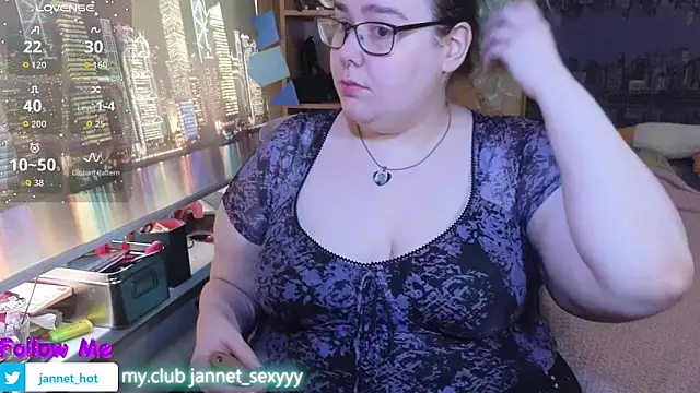 Snapshot of JannetPie chatting on May 3, 4:40 am JannetPie online show from May 3, 4:40 am