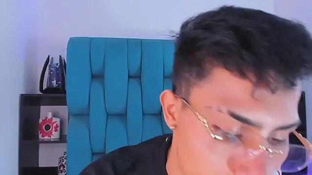 Snapshot of AlanNaughty chatting on January 12, 10:22 pm AlanNaughty online show from January 12, 10:22 pm