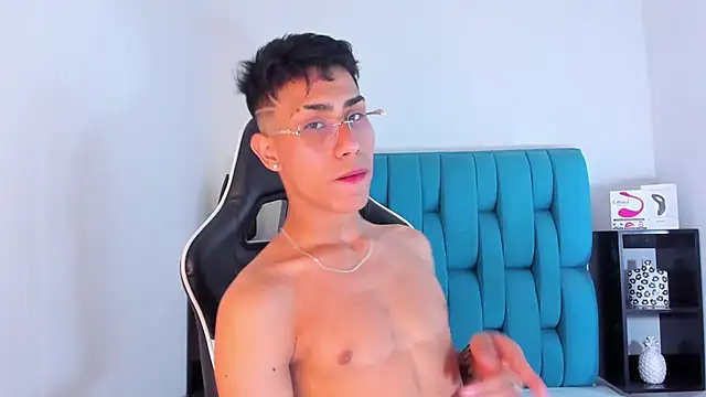 Snapshot of AlanNaughty chatting on January 26, 9:07 pm AlanNaughty online show from January 26, 9:07 pm