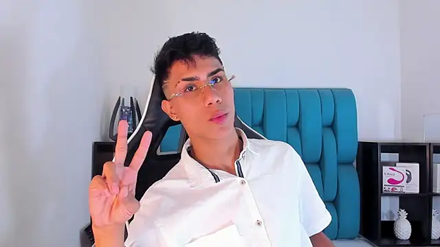 Snapshot of AlanNaughty chatting on February 5, 8:57 pm AlanNaughty online show from February 5, 8:57 pm