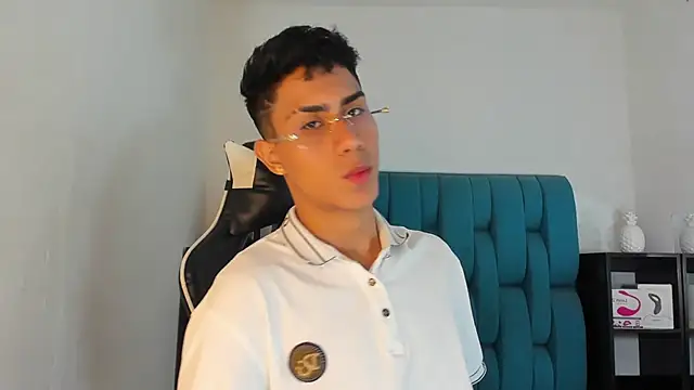 Snapshot of AlanNaughty chatting on March 2, 3:02 am AlanNaughty online show from March 2, 3:02 am