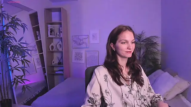 MirandaGlow online show from May 9, 5:45 am