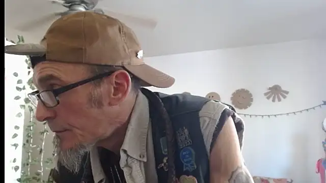 Snapshot of mycock2474u chatting on February 21, 12:49 am mycock2474u online show from February 21, 12:49 am