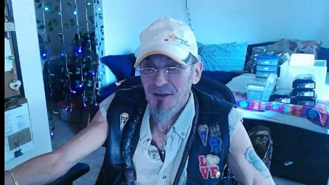 Snapshot of mycock2474u chatting on March 6, 3:13 pm mycock2474u online show from March 6, 3:13 pm