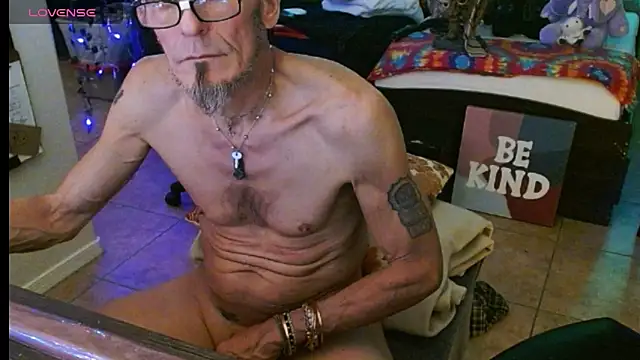 Snapshot of mycock2474u chatting on March 15, 8:37 am mycock2474u online show from March 15, 8:37 am