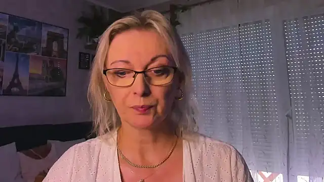 vanessa chat online show from September 17, 1:24 pm