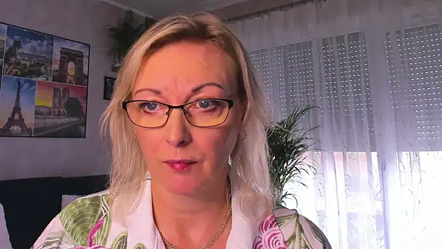 vanessa chat online show from October 22, 1:22 pm