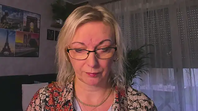 vanessa chat online show from December 15, 2:43 pm