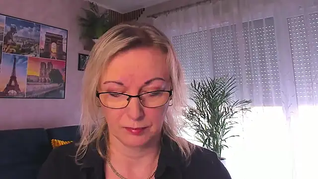 vanessa chat online show from March 11, 2:23 pm