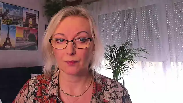 vanessa chat online show from April 20, 1:14 pm