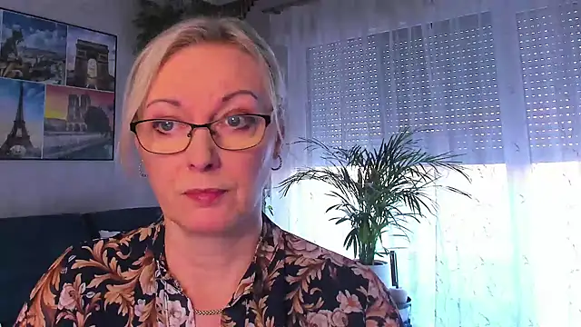 vanessa chat online show from April 21, 4:12 pm