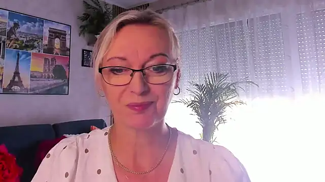 vanessa chat online show from June 18, 1:59 pm