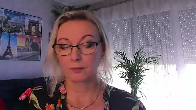 vanessa chat online show from July 19, 1:15 pm