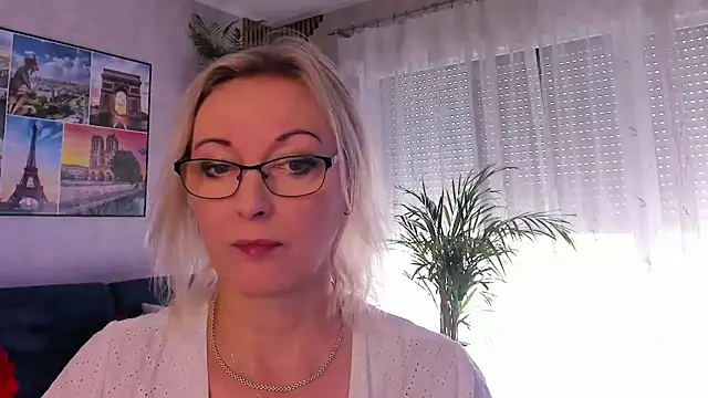 vanessa chat online show from July 22, 1:25 pm