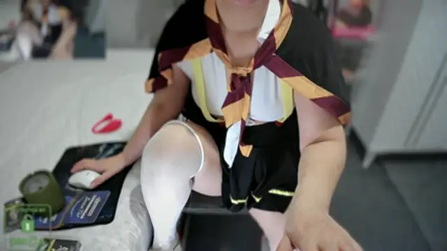 Snapshot of bisexyelizz chatting on December 13, 7:53 pm bisexyelizz online show from December 13, 7:53 pm