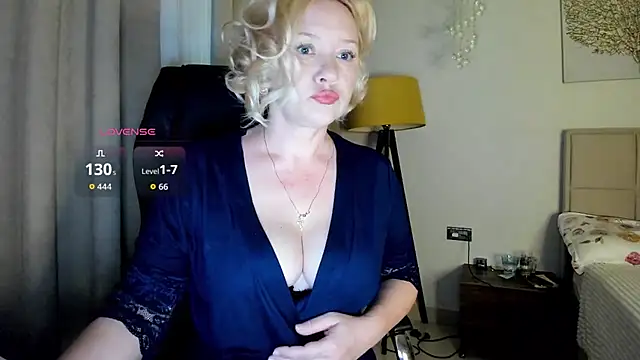 Snapshot of Colette__1977 chatting on June 27, 7:57 am Colette 1977 online show from June 27, 7:57 am
