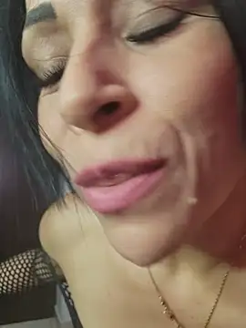 Snapshot of lissglow chatting on November 13, 11:03 pm lissglow online show from November 13, 11:03 pm