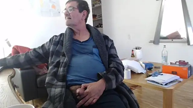 Snapshot of silvio-aus-luzern-CH chatting on March 13, 7:59 am silvio-aus-luzern-CH online show from March 13, 7:59 am