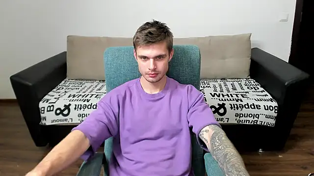 Snapshot of maks_wolfis chatting on December 15, 4:29 am maks wolfis online show from December 15, 4:29 am