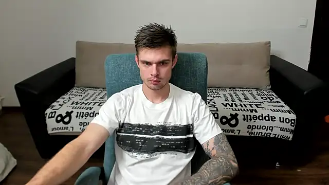 Snapshot of maks_wolfis chatting on December 16, 2:25 am maks wolfis online show from December 16, 2:25 am