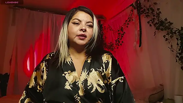 Snapshot of Satyn_doll chatting on December 28, 12:04 am Satyn doll online show from December 28, 12:04 am