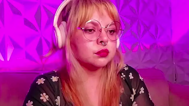 Snapshot of Satyn_doll chatting on October 4, 11:14 pm Satyn doll online show from October 4, 11:14 pm