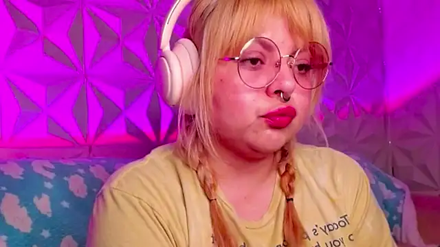 Snapshot of Satyn_doll chatting on October 7, 11:46 pm Satyn doll online show from October 7, 11:46 pm