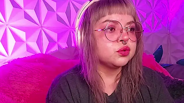 Snapshot of Satyn_doll chatting on November 8, 12:00 am Satyn doll online show from November 8, 12:00 am