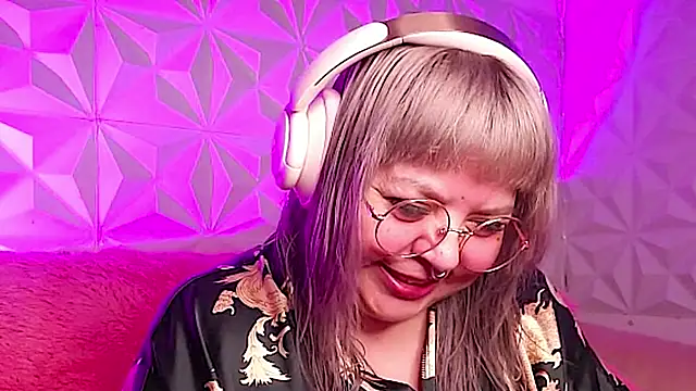 Snapshot of Satyn_doll chatting on November 14, 12:53 am Satyn doll online show from November 14, 12:53 am