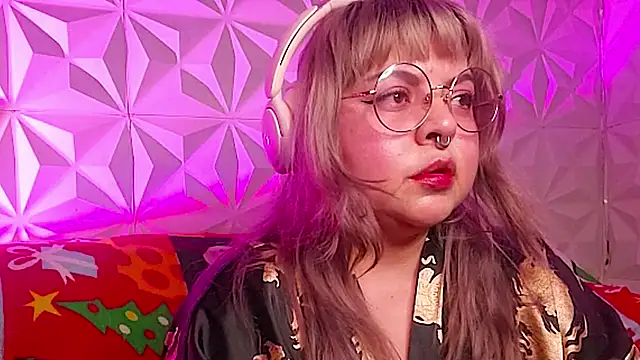 Snapshot of Satyn_doll chatting on December 14, 1:22 am Satyn doll online show from December 14, 1:22 am