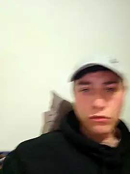 Snapshot of eduar37401 chatting on December 18, 3:01 am eduar37401 online show from December 18, 3:01 am