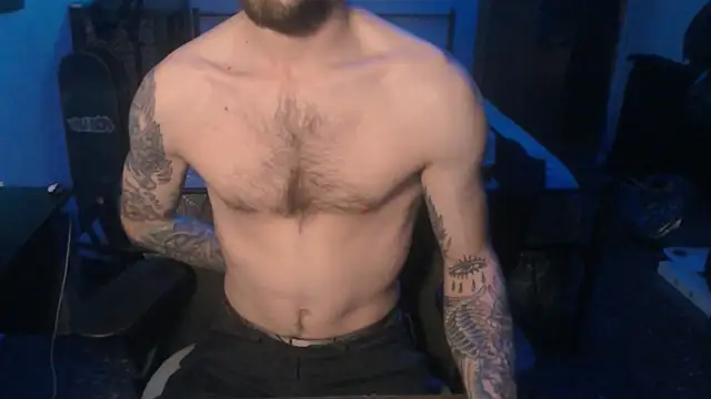 Snapshot of SexxxyLouis chatting on January 19, 6:32 pm SexxxyLouis online show from January 19, 6:32 pm