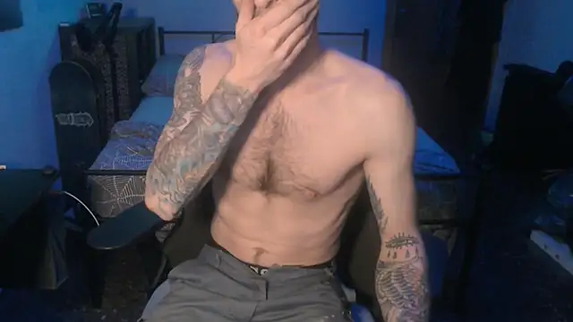 Snapshot of SexxxyLouis chatting on January 23, 8:46 am SexxxyLouis online show from January 23, 8:46 am