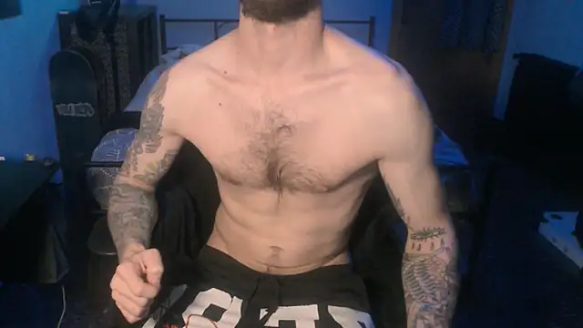 Snapshot of SexxxyLouis chatting on January 27, 8:39 pm SexxxyLouis online show from January 27, 8:39 pm