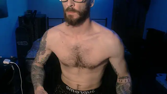 Snapshot of SexxxyLouis chatting on January 28, 8:58 pm SexxxyLouis online show from January 28, 8:58 pm