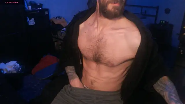 Snapshot of SexxxyLouis chatting on September 30, 8:19 am SexxxyLouis online show from September 30, 8:19 am