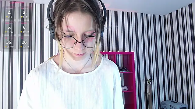 Snapshot of _Hanna_Moon_ chatting on February 8, 7:15 am  Hanna Moon  online show from February 8, 7:15 am