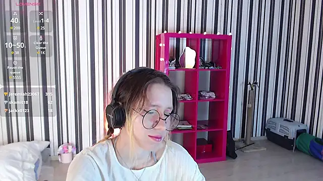Snapshot of _Hanna_Moon_ chatting on February 8, 10:18 am  Hanna Moon  online show from February 8, 10:18 am
