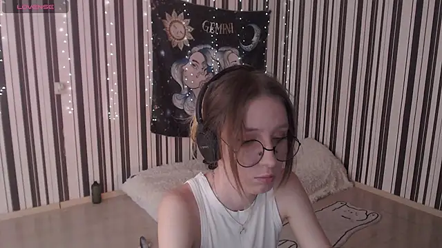Snapshot of _Hanna_Moon_ chatting on September 19, 9:11 am  Hanna Moon  online show from September 19, 9:11 am