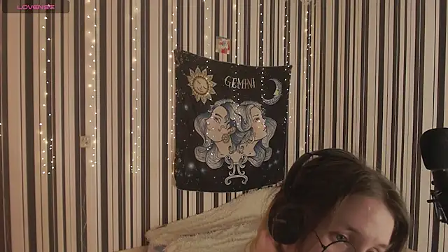 Snapshot of _Hanna_Moon_ chatting on October 7, 6:27 pm  Hanna Moon  online show from October 7, 6:27 pm