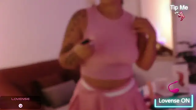 Snapshot of little_susie chatting on September 24, 8:17 am little susie online show from September 24, 8:17 am