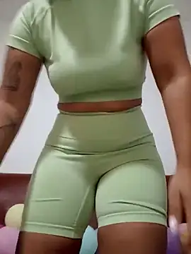 Snapshot of little_susie chatting on October 7, 8:22 am little susie online show from October 7, 8:22 am